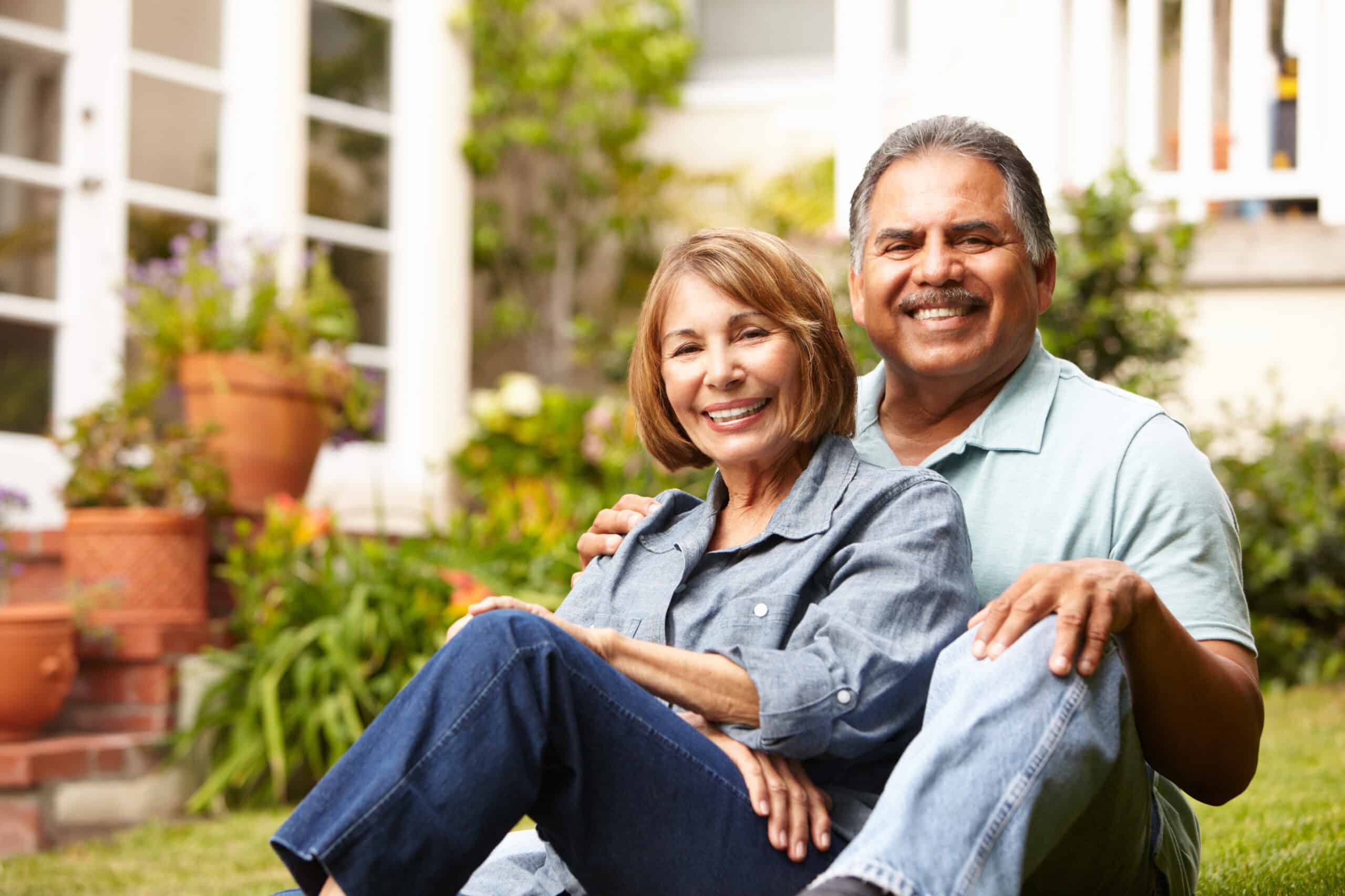 Senior,Couple,Relaxing,In,Garden